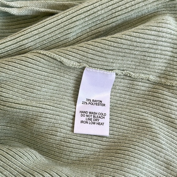 EUC Lulus Sweater - Picture 4 of 5